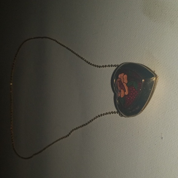 Pink rose open up necklace - Picture 4 of 5